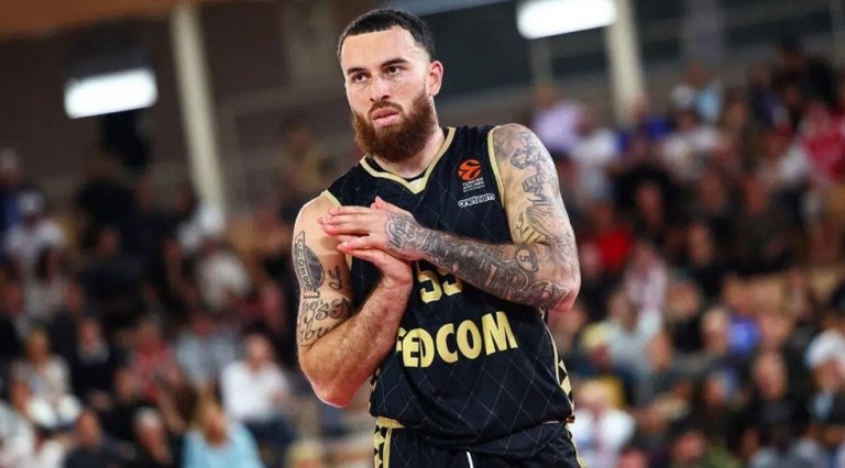 «Η Μπαρτσελόνα θέλει τον Μάικ Τζέιμς και τον Ολιβιέ Ενκάμουα»