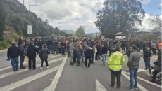 Λέσβος: «Έμφραγμα» στο λιμάνι της Μυτιλήνης από τους κτηνοτρόφους – Χωρίς οχήματα αναχώρησε το «Νήσος Σάμος»