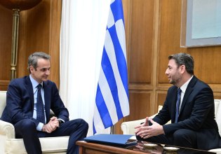 Τους πολιτικούς αρχηγούς ενημερώνει ο Μητσοτάκης – Πρώτη η συνάντηση με Ανδρουλάκη – Έκτακτη συνεδρίαση του ΕΣΕΠ