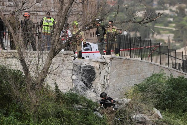 Θραύσματα πυραύλου έπεσαν κοντά στα τείχη της Παλιάς Πόλης της Ιερουσαλήμ