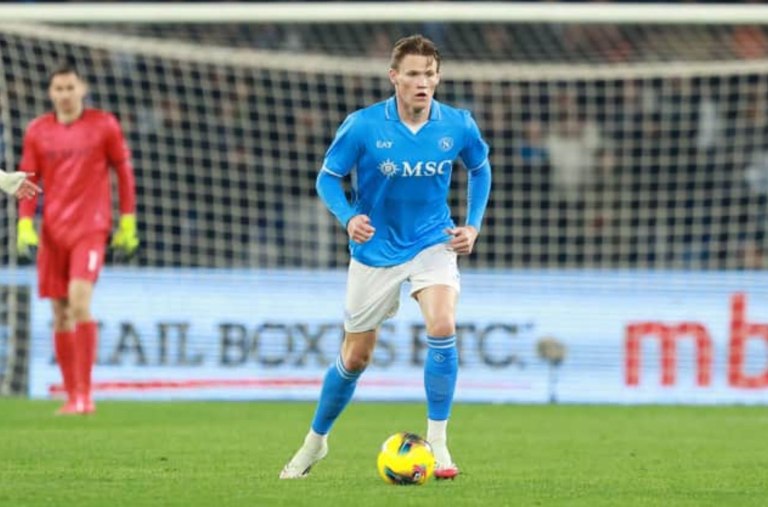 Ο γιος του Μαραντόνα για τον ΜακΤόμινεϊ: «Είναι ο… Ιησούς»