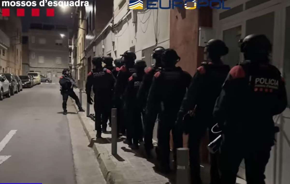 Διεθνής επιχείρηση κατά της τουρκικής μαφίας με τη συμμετοχή της ΕΛ.ΑΣ. – 21 συλλήψεις, βρέθηκαν όπλα και ναρκωτικά