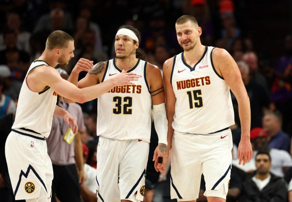 NBA: Με τριπλ-νταμπλ και νικητήριο καλάθι του Γιόκιτς οι Νάγκετς «πέρασαν» από το Φοίνιξ (vids)