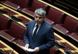 Παραιτείται από βουλευτής και παραδίδει την έδρα του στο ΠΑΣΟΚ ο Κωνσταντινόπουλος μετά τη διαγραφή του από την ΚΟ