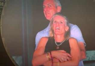 Ολέθριο kiss cam: «Με κορόιδεψε, με κατέστρεψε» λέει η γυναίκα του σκανδάλου των Coldplay