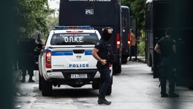 ΕΛ.ΑΣ.: «Μη γίνεις ήρωας, μη μαλώσεις με τον τρομοκράτη…»