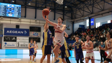 Φοβερή φάση: Ο Θανάσης Σπανούλης έκλεψε και κάρφωσε υπό το βλέμμα του πατέρα του (vid)