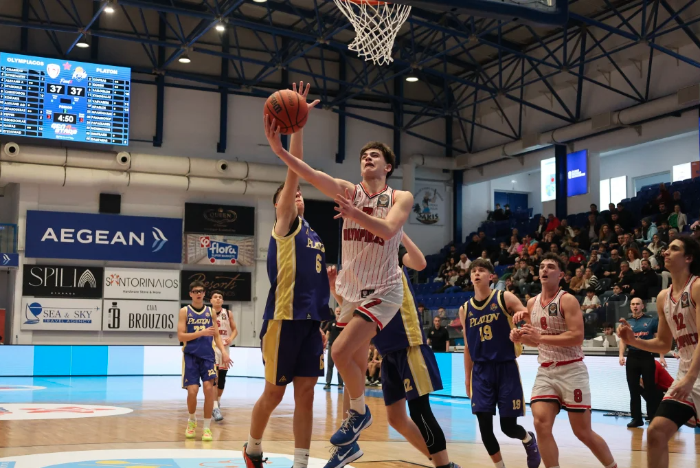 Φοβερή φάση: Ο Θανάσης Σπανούλης έκλεψε και κάρφωσε υπό το βλέμμα του πατέρα του (vid)