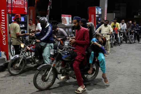 Μέση Ανατολή: Αύξηση κατά 20% στις τιμές των καυσίμων ανακοίνωσε η κυβέρνηση του Πακιστάν