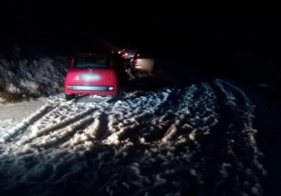 Ιωάννινα: Τουλάχιστον 30 αυτοκίνητα εγκλωβίστηκαν στο Πάπιγκο λόγω ισχυρής χαλαζόπτωσης – Όχημα έπεσε στον γκρεμό