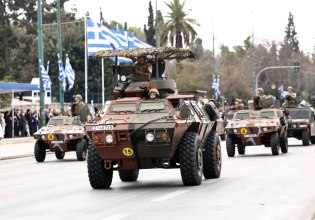 Φούσκωσε ο λαός από εθνική υπερηφάνεια στη δικαστική αίθουσα των Τεμπών, στο σκάνδαλο των υποκλοπών, τι να του πει η παρέλαση των εξοπλισμών