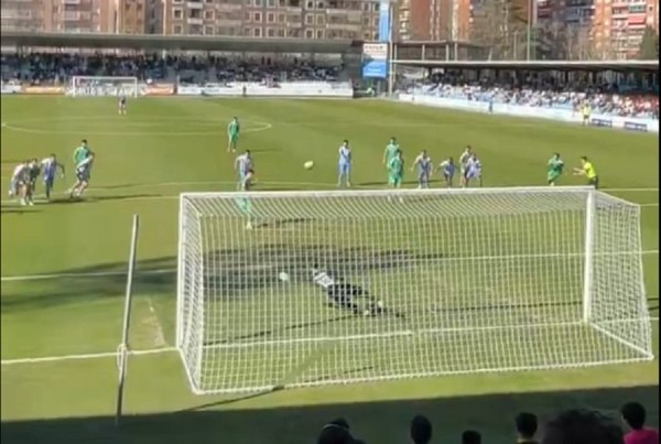 Ισπανία: Εκτέλεσε πέναλτι κι έστειλε τη μπάλα στο… υπερπέραν! (vid)