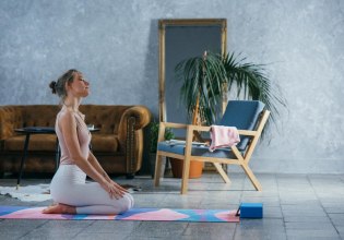 Γιόγκα: Επτά στάσεις χωρίς να χρειαστεί να σηκωθείς από την καρέκλα σου