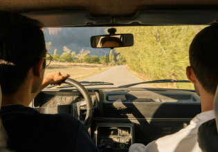 Ενεργειακή κρίση: Οι Βρυξέλλες καλούν τους Ευρωπαίους να μειώσουν τη χρήση ΙΧ και να δουλεύουν από το σπίτι