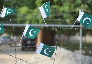 Συγκρούσεις με το Αφγανιστάν, μεσολάβηση στον πόλεμο στο Ιράν – Το πυρηνικό Πακιστάν σε ασκήσεις ισορροπίας