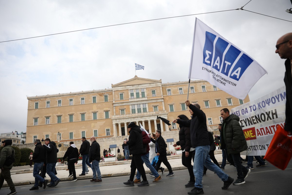 Βουλή: Άγρια επίθεση Λυμπερόπουλου σε Κυρανάκη για τα ταξί – «Εφαρμόζει χουντικές απόψεις στον κλάδο μου»