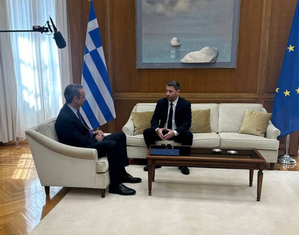 Σε εξέλιξη η συνάντηση Μητσοτάκη – Ανδρουλάκη: «Κανένα σενάριο εμπλοκής στον πόλεμο» λέει ο πρόεδρος του ΠΑΣΟΚ