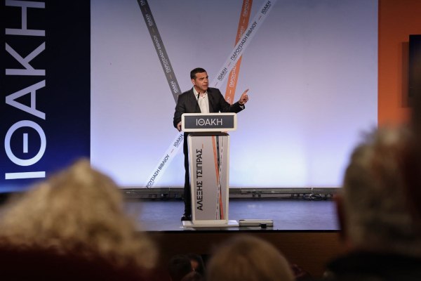 Η «Ιθάκη» στη Λαμία, ο Τσίπρας στην επίθεση – Πυρά σε Μητσοτάκη για σκάνδαλα, οικονομία – Στην ώρα του το νέο κόμμα