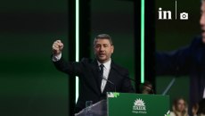 Ανδρουλάκης στο Συνέδριο ΠΑΣΟΚ: «Εκβιάζουν δημοσίως τον “Νίξον” του Μαξίμου-gate» – Καμία συγκυβέρνηση με ΝΔ