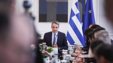 ΠΑΣΟΚ: Πανικόβλητος από τις ευθείες απειλές του Ταλ Ντίλιαν, ο «Νίξον» του Μαξίμου δραπετεύει