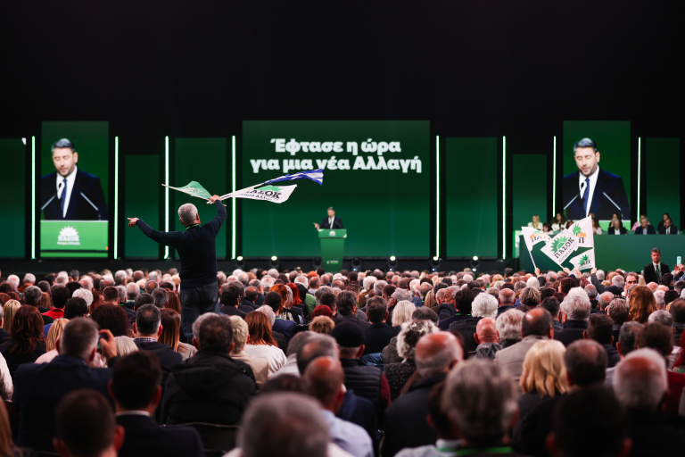 Συνέδριο ΠΑΣΟΚ - 2η ημέρα: Πηγαδάκια, πρωτοκλασάτοι και οι ψηφοφορίες που έδειξαν ισορροπίες