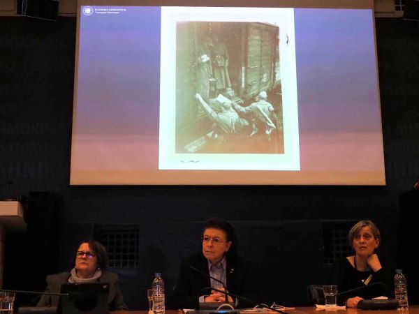 Μνημείο νεότερης ιστορίας οι φωτογραφίες των 200 της Καισαριανής – Τι είπε η Μενδώνη για την διαδικασία