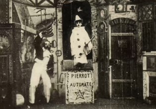 1897: Φυσικά και η πρώτη κινηματογραφική «μάχη» ρομπότ και ανθρώπου θα ήταν του Ζορζ Μελιέ