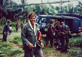 Δεν έχουμε μάθει τίποτα από το Βιετνάμ: Ο Όλιβερ Στόουν για τα 40 χρόνια από την κυκλοφορία του Platoon