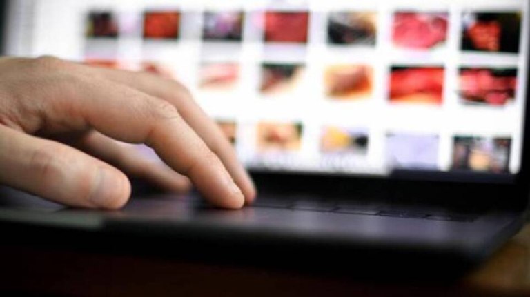 Πάτρα: Γνωστός γιατρός συνελήφθη για παιδική πορνογραφία – Έφοδος της ΕΛ.ΑΣ. στο σπίτι του