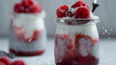 Συνταγή: Πουτίγκα με σπόρους chia και μούρα