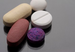 Οι πολυβιταμίνες ίσως επιβραδύνουν τη γήρανση, δείχνει μελέτη σε ηλικιωμένους