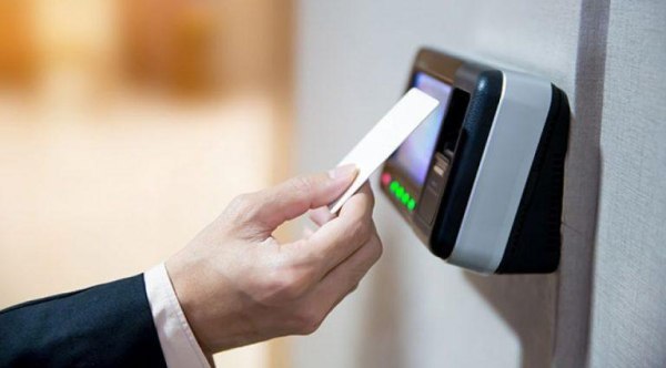 Ψηφιακή κάρτα εργασίας: Επεκτείνεται σε 8 κλάδους πριν το Πάσχα 