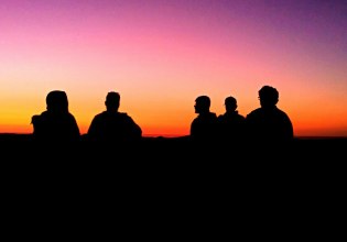 Άκρως Ζωδιακό: Τα Do’s και Don’ts στα ζώδια σήμερα [Κυριακή 0θ.03.2026]