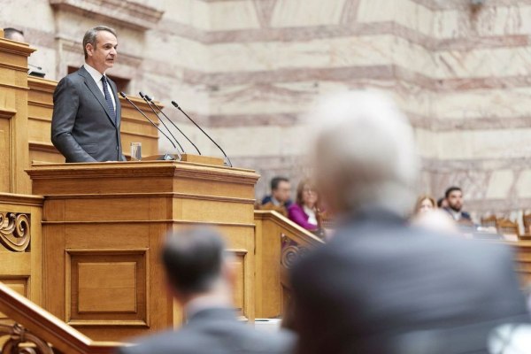 Κυβέρνηση: Φυγή προς… τη Μέση Ανατολή