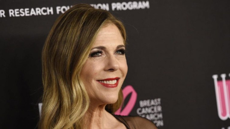 Ρίτα Γουίλσον: Μιλά με άπταιστα ελληνικά on camera και δηλώνει την αγάπη της για την Ελλάδα