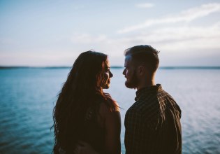 Η μια ερώτηση που μπορεί να αλλάξει τα πάντα στη σχέση