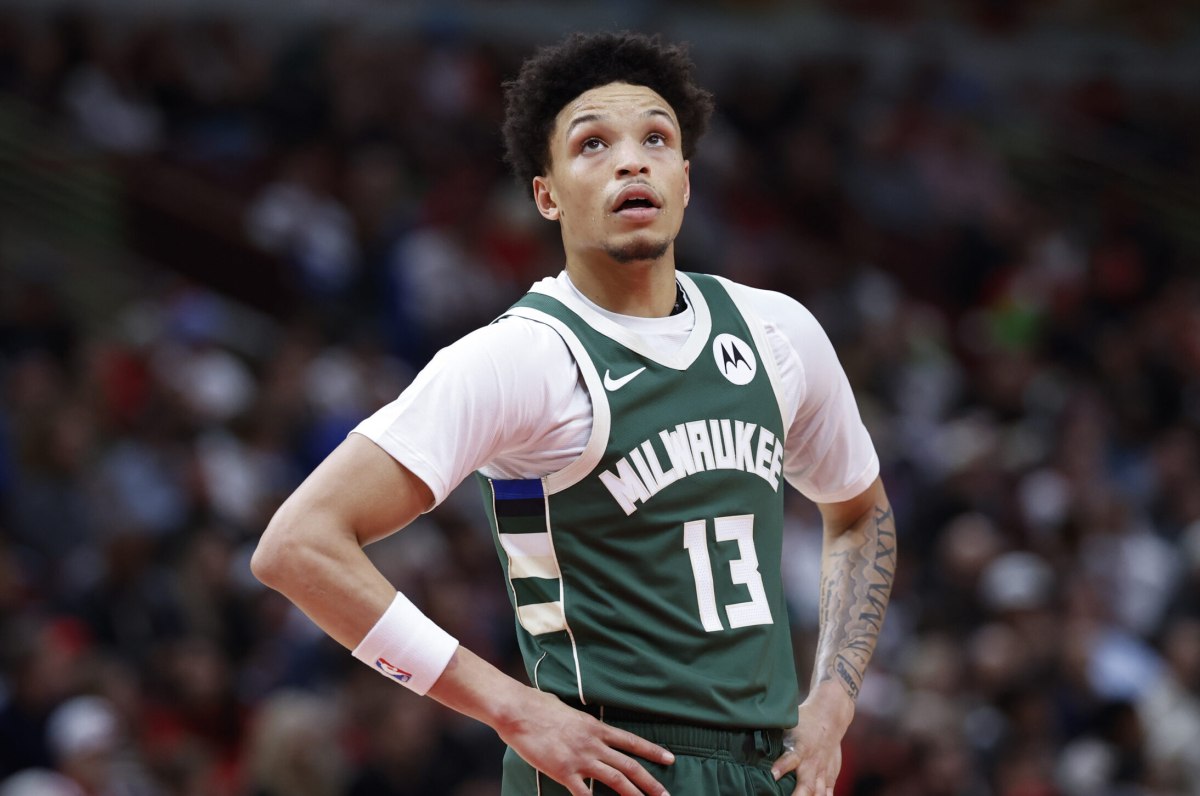 Σανς – Μπακς 105-108: O Ρόλινς ντύθηκε… Αντετοκούνμπο και «καθάρισε» για τους Μπακς (vids)