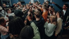 Αριστερά ή δεξιά; Πού βρίσκονται ιδεολογικά οι νέοι της ΕΕ