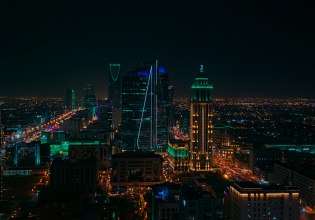 Φωτιά μετά από έκρηξη στην πρεσβεία των ΗΠΑ στο Ριάντ