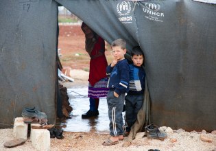 Ένα χρόνο μετά τις περικοπές του Τραμπ, η διεθνής ανθρωπιστική βοήθεια βρίσκεται στο χείλος του γκρεμού