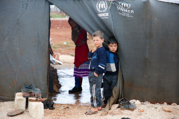 Ένα χρόνο μετά τις περικοπές του Τραμπ, η διεθνής ανθρωπιστική βοήθεια βρίσκεται στο χείλος του γκρεμού