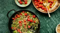 Συνταγή: Σαλάτα κους κους με ντοματίνια