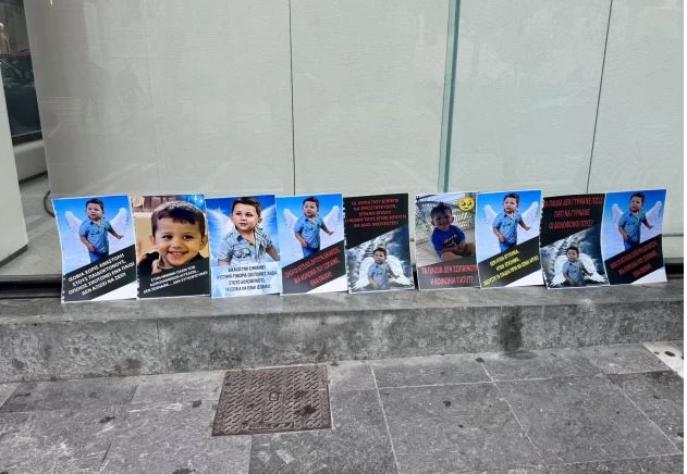 Ηράκλειο: Συγκλόνισε o αστυνομικός στη δίκη για τον 3χρονο Άγγελο – «Δεν με ρώτησε για το παιδί της, αλλά αν έφαγαν τα σκυλιά»