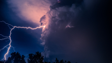 Γιατί τα ηφαίστεια ξεσπούν με κεραυνούς; Λύση σε μυστήριο του στατικού ηλεκτρισμού