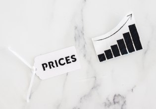 Χρειαζόμαστε μέτρα κατά της ακρίβειας, όχι απλώς κατά της «αισχροκέρδειας»