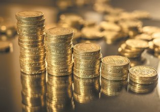 Χρυσή λίρα: Μια ανάσα από τα 1.200 ευρώ η τιμής της – Ο πόλεμος στη Μέση Ανατολή έχει εκτοξεύσει την τιμή της