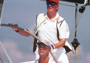 Σωτήρας ή συνωμότης; Η αλήθεια για τον έκπτωτο βασιλιά Χουάν Κάρλος μέσα από τα κρυφά αρχεία