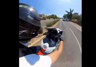 Συνελήφθη 23χρονος που ανέβαζε βίντεο στα social media κάνοντας σούζες με τη μηχανή