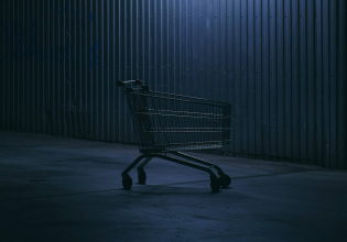 Ακρίβεια: Ο πόλεμος… στα ράφια των σούπερ μάρκετ – Οι ανατιμήσεις βάζουν «φωτιά» στην τσέπη