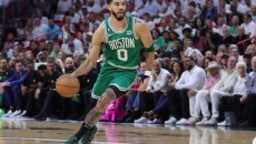 Επέστρεψε εντυπωσιακά ο Τέιτουμ μετά από 10 μήνες και οδήγησε τους Σέλτικς στη νίκη (120-100, vids)